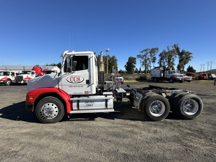 2000-freightliner-fl112-image-2