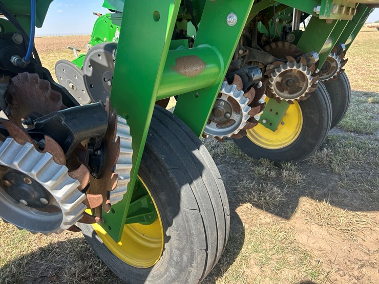 2021-john-deere-1775nt-image-10
