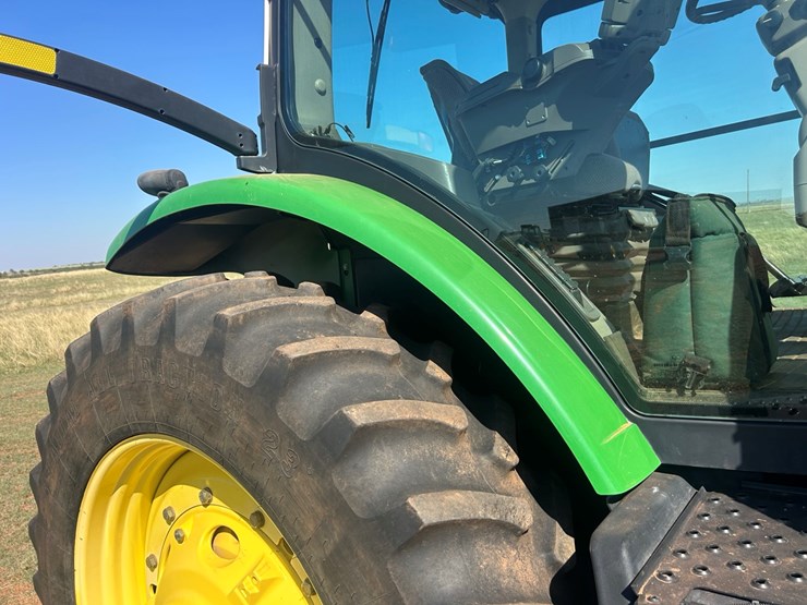 2014-john-deere-7210r-image-13