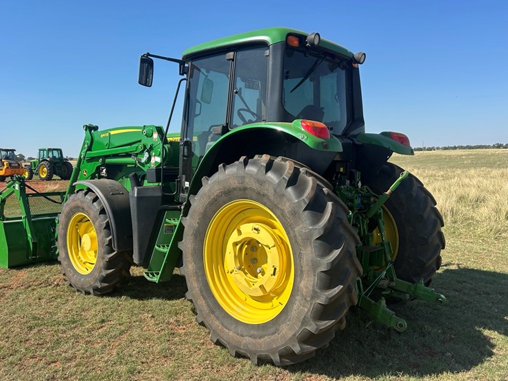 2014-john-deere-6140m-image-41