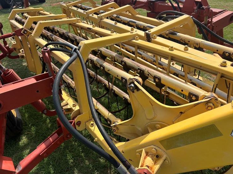 new-holland-216-image-5