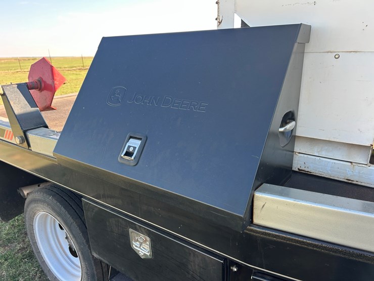 2017-ford-f550-image-16