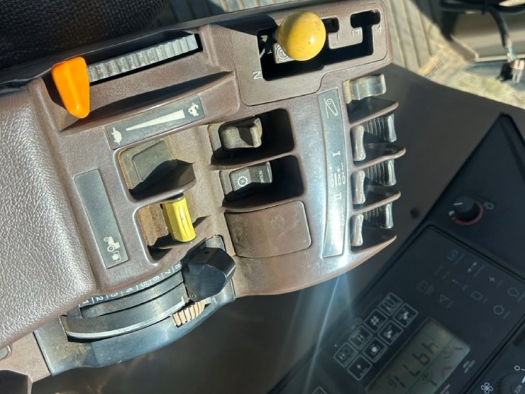 2005-john-deere-8420-image-26