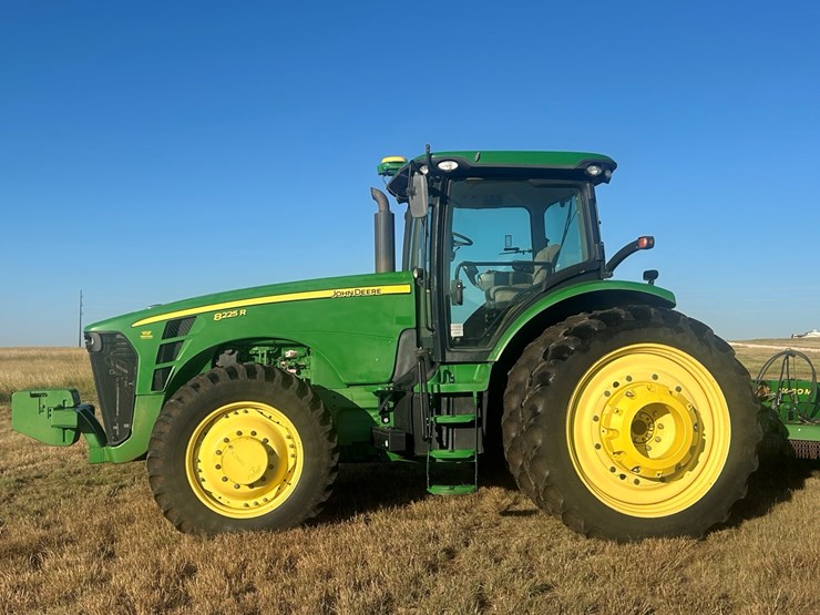 2010-john-deere-8225r-image-29