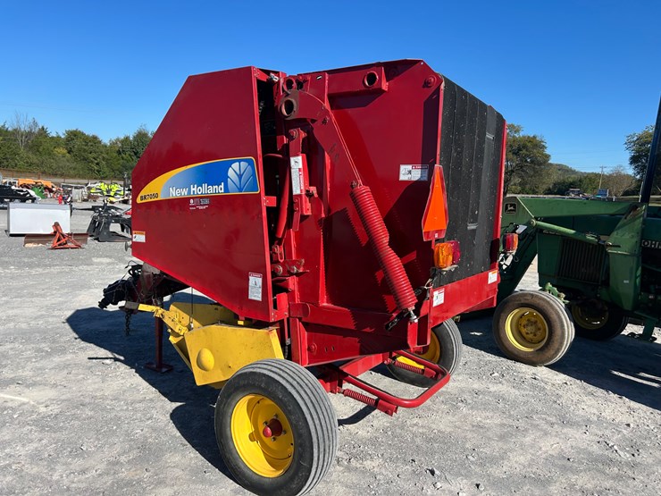 new-holland-br7050-image-2