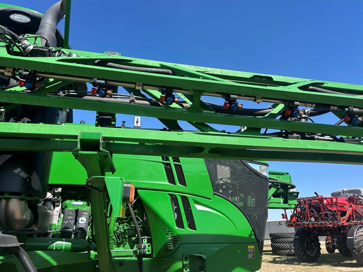 2021-john-deere-r4038-image-16