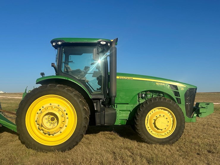 2010-john-deere-8225r-image-2