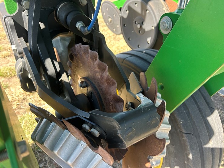 2021-john-deere-1775nt-image-11