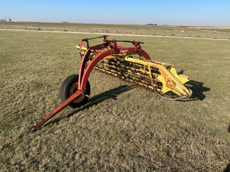new-holland-260-image-1