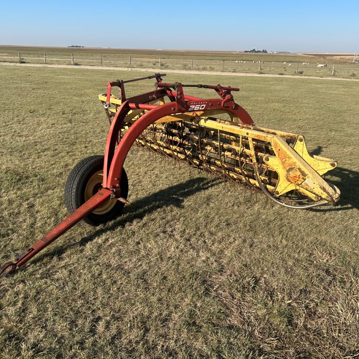 NEW HOLLAND 260