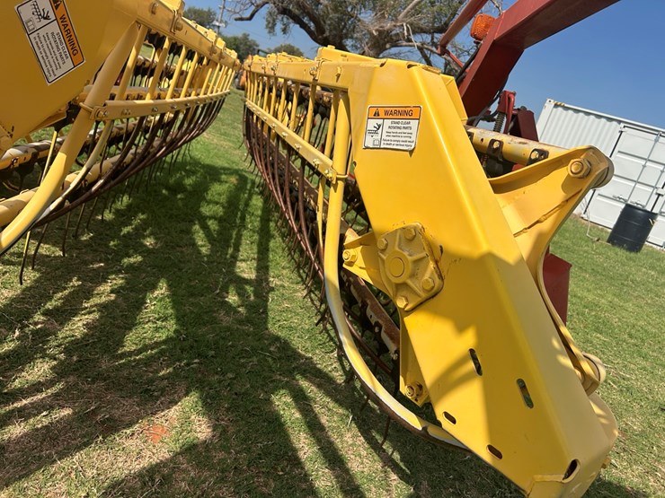 new-holland-216-image-16