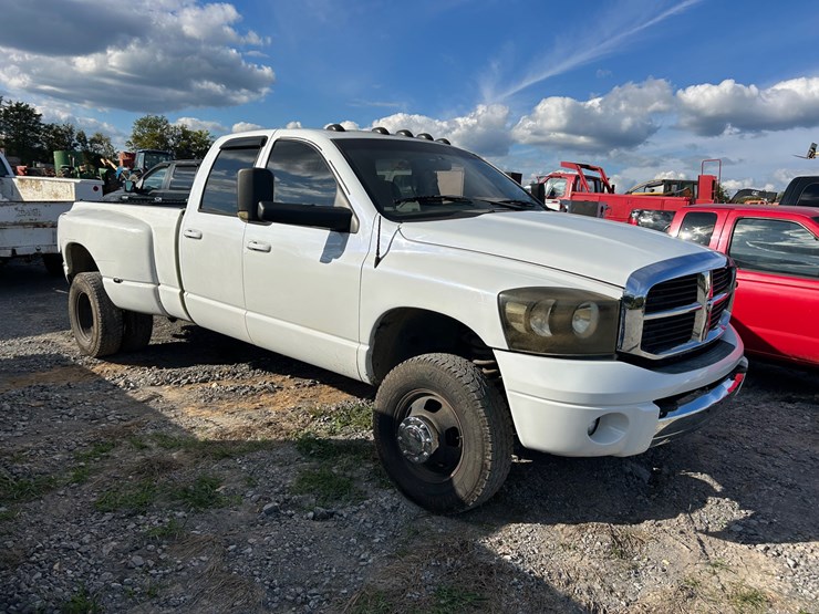 2005-dodge-ram-3500-image-1
