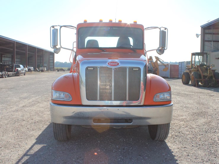 2018-peterbilt-337-image-3