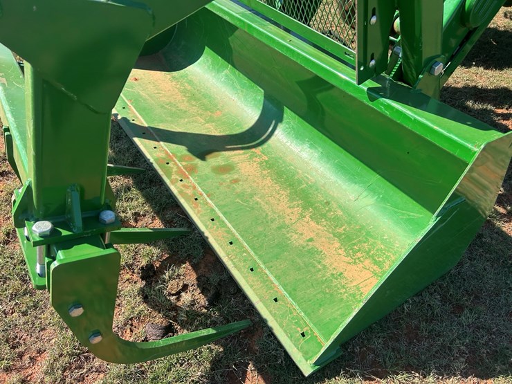 2014-john-deere-6140m-image-21