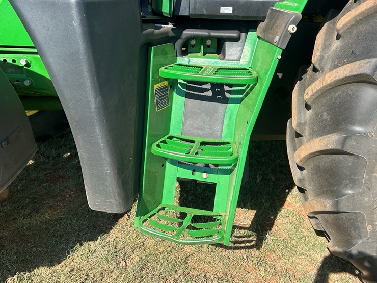 2014-john-deere-6140m-image-43