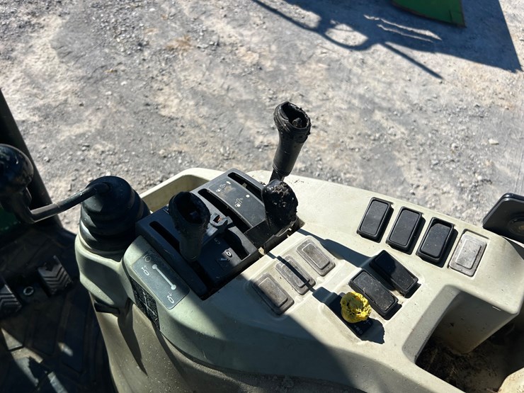 john-deere-3520-image-11