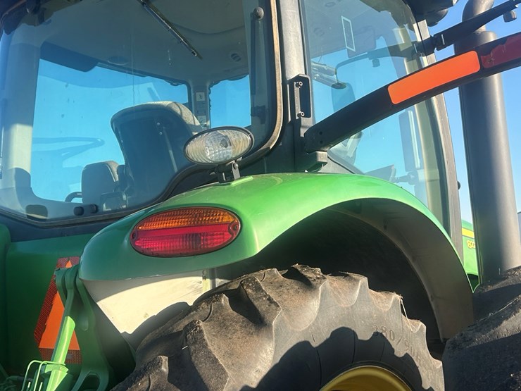 2010-john-deere-8225r-image-13
