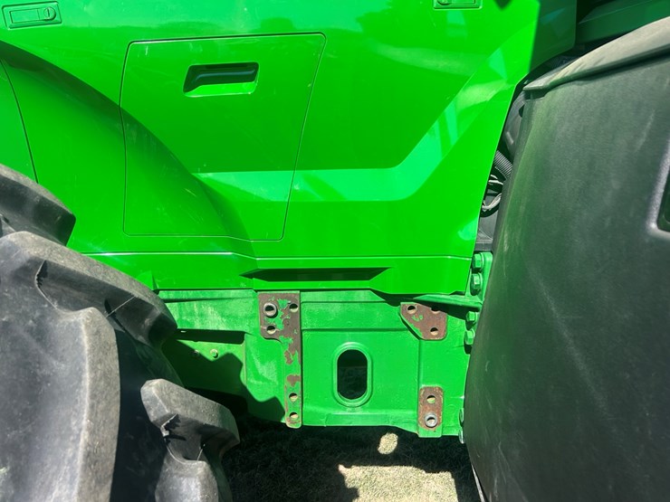 2012-john-deere-7215r-image-35