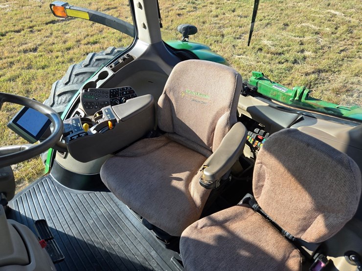 2010-john-deere-8295r-image-12