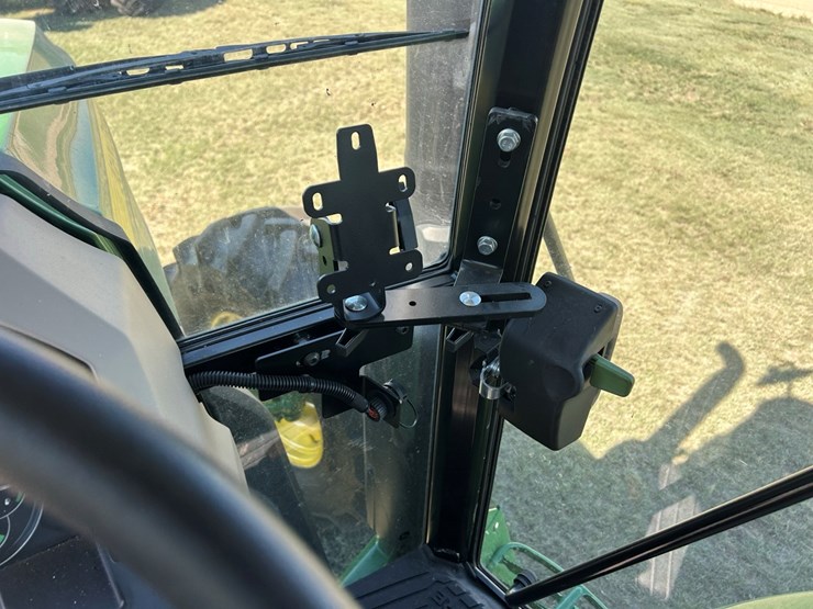 2024-john-deere-6135e-image-43