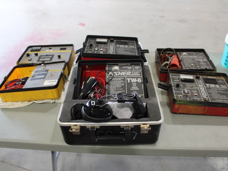 #1056-•-(3)-pape-and-cable-locators-image-1