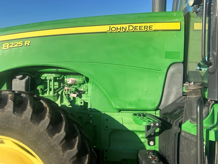 2010-john-deere-8225r-image-34