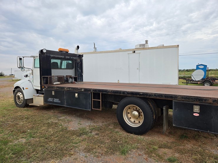 peterbilt-335-image-2