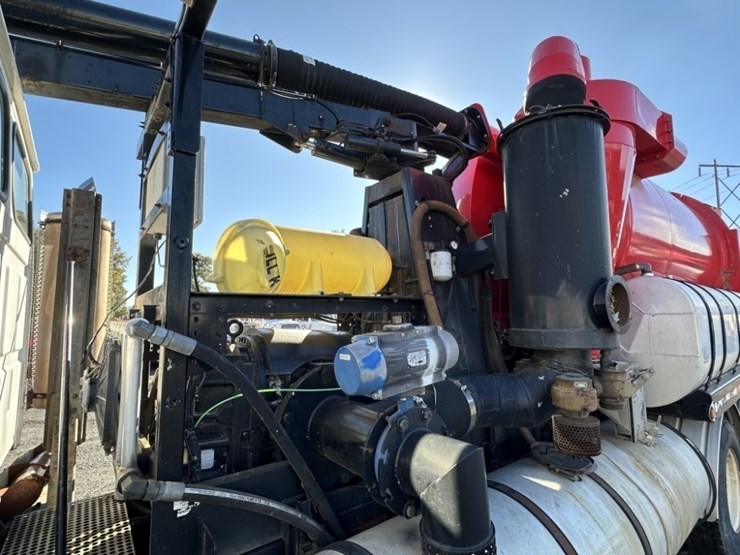 2004-sterling-9500-vactor-vacuum-truck-image-15