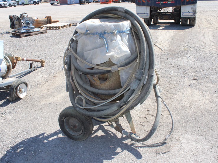 #1019-•-clemco-blasting-pot-image-2