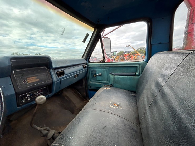 1983-ford-f700-image-8
