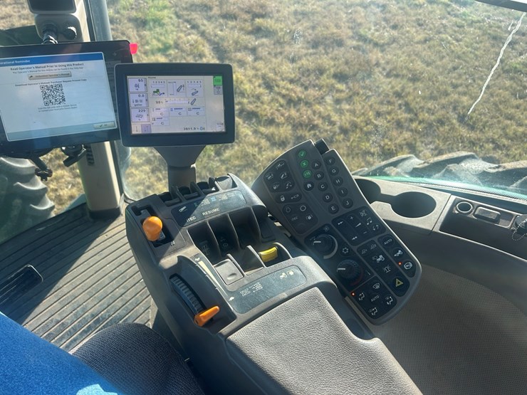 2010-john-deere-8225r-image-23