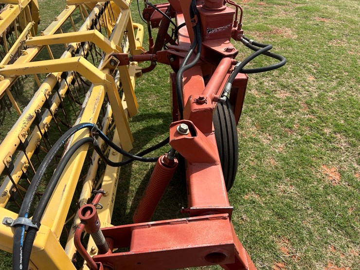 new-holland-216-image-7
