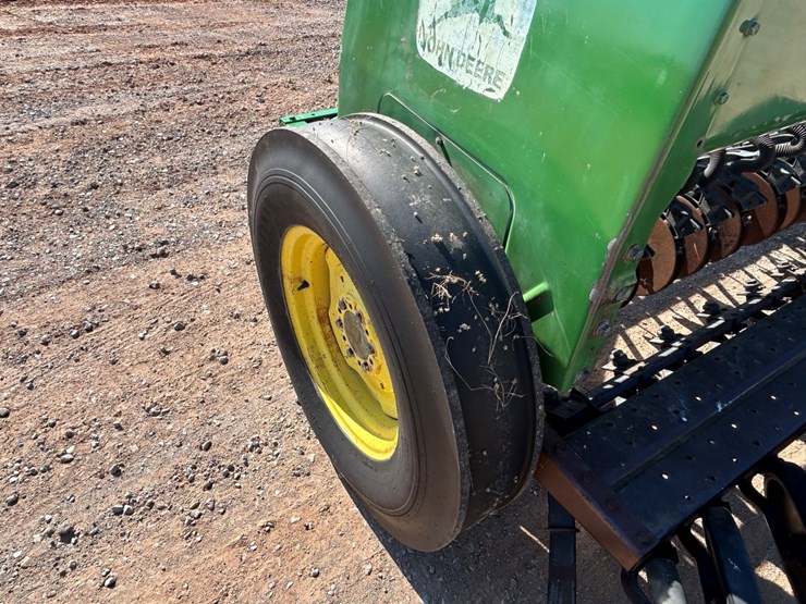 john-deere-8300-image-11