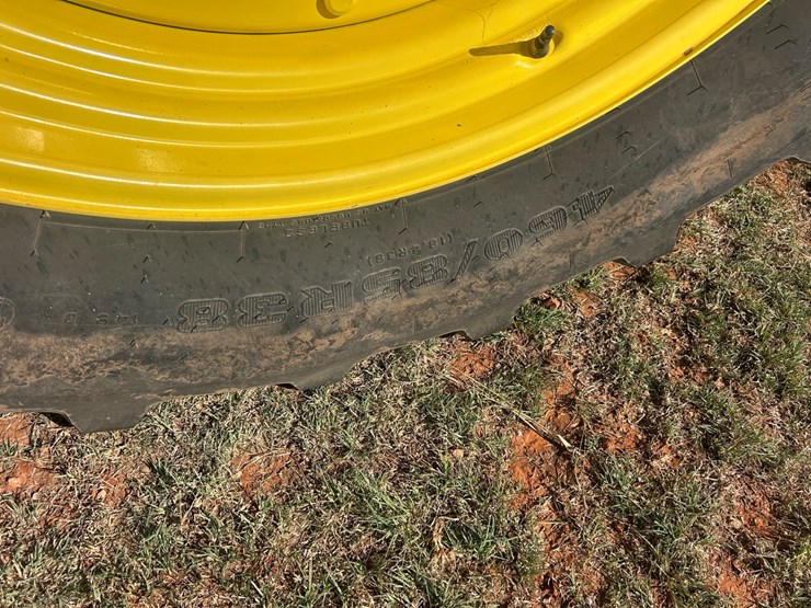 2014-john-deere-6140m-image-11