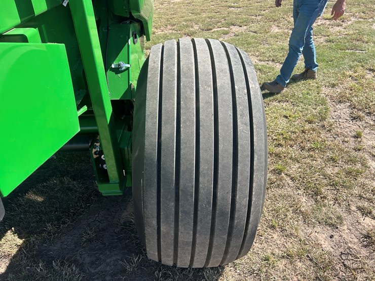 #6-•-2024-john-deere-561m-image-7