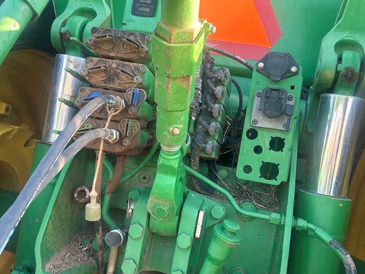 2010-john-deere-8225r-image-8