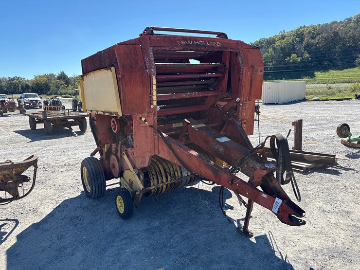 new-holland-848-image-1