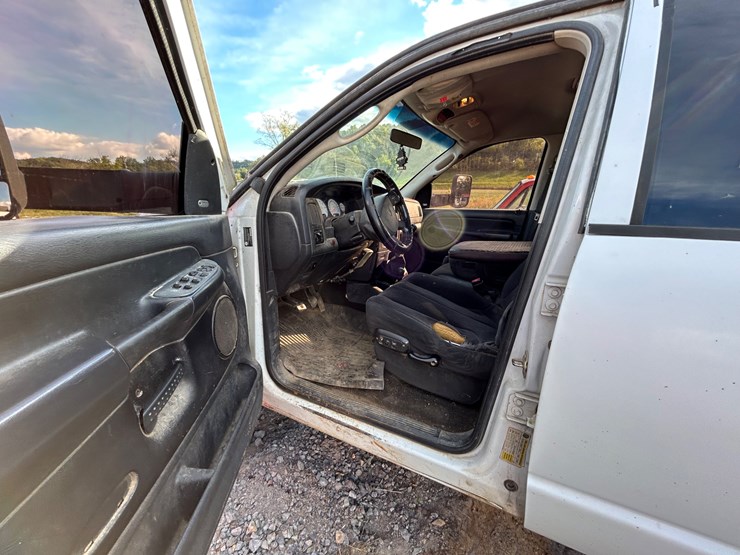 2005-dodge-ram-3500-image-10