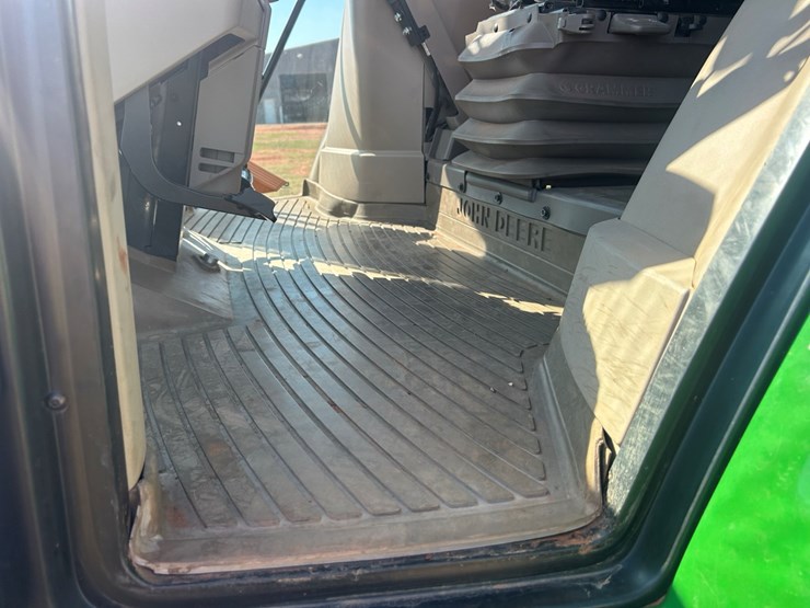2014-john-deere-6140m-image-27