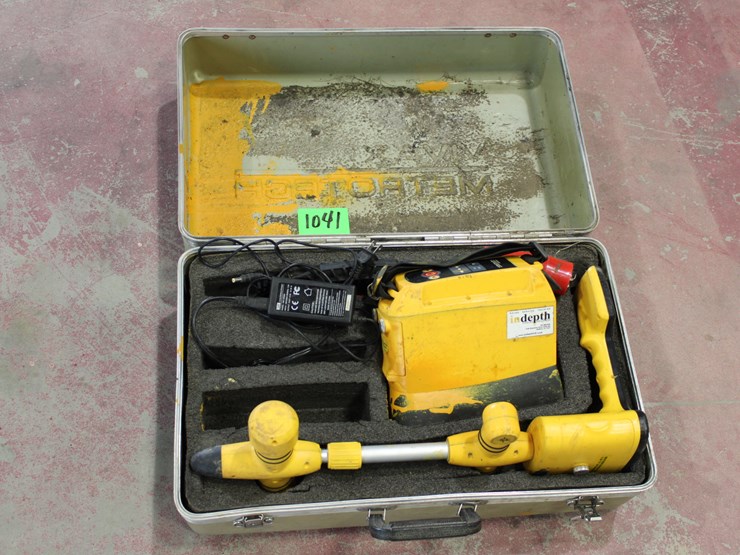 #1041-•-vivax-metrotech-vm-810-cable-and-pipe-locator-image-1