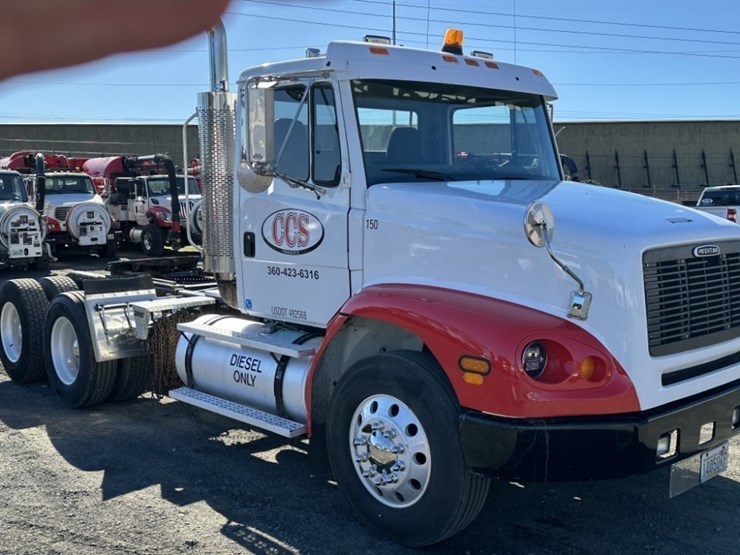 2000-freightliner-fl112-image-7