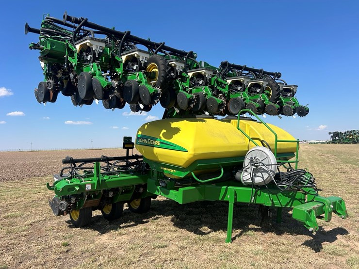 2020-john-deere-dr24-image-1