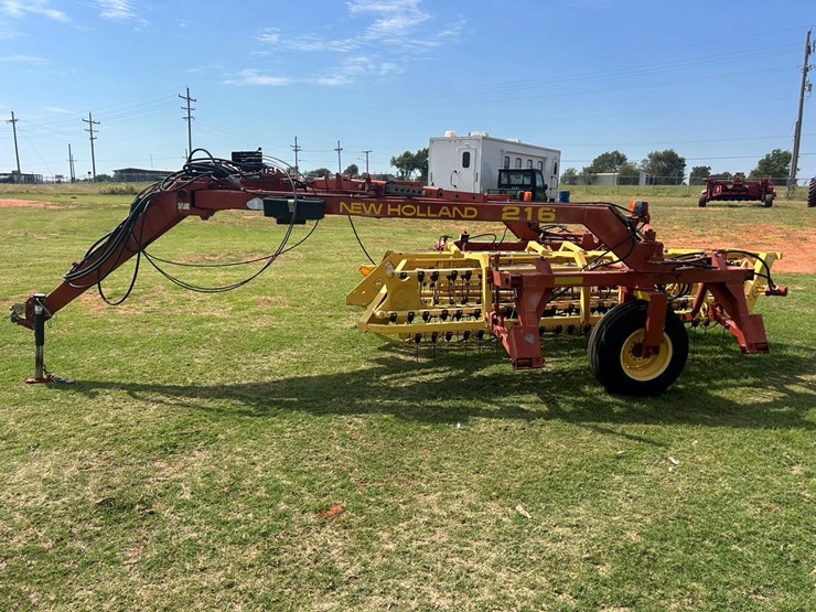 new-holland-216-image-12