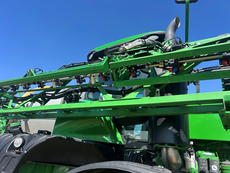 2021-john-deere-r4038-image-15