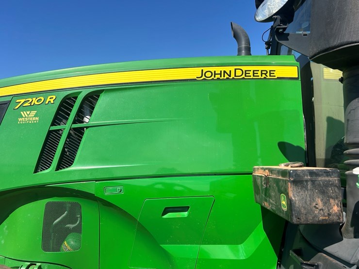 2014-john-deere-7210r-image-42