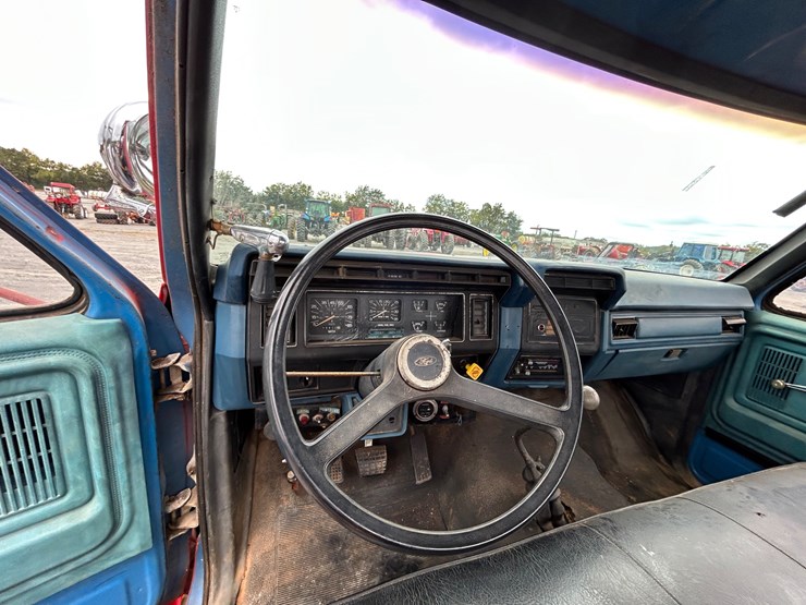 1983-ford-f700-image-9