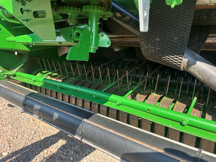 2023-john-deere-560m-image-14