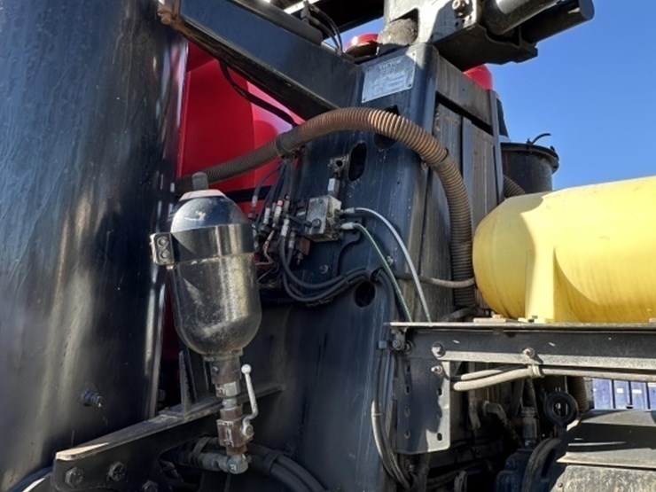 2004-sterling-9500-vactor-vacuum-truck-image-18