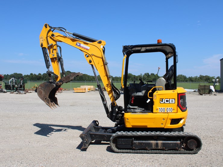 2022-jcb-35z-1-image-1