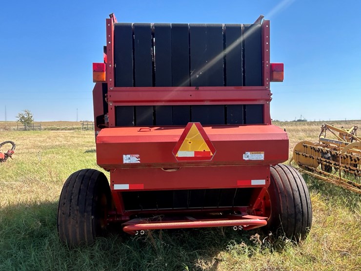 2009-new-holland-br7090-image-12